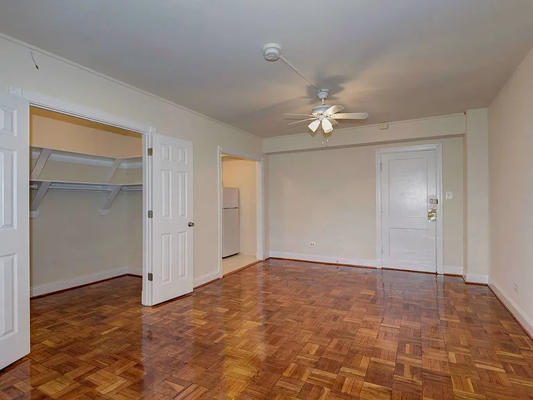 Miramar Apartments — Photo 10