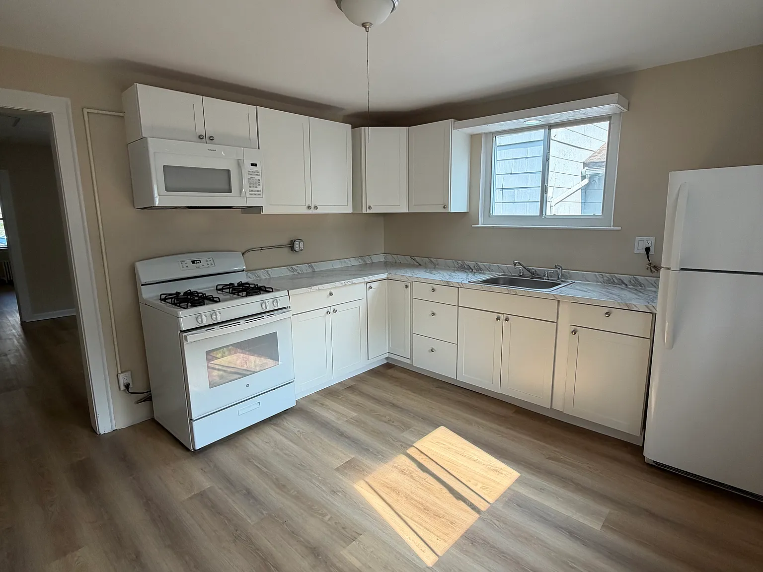 2 bed, 950 sqft, $2,600 — Photo 2