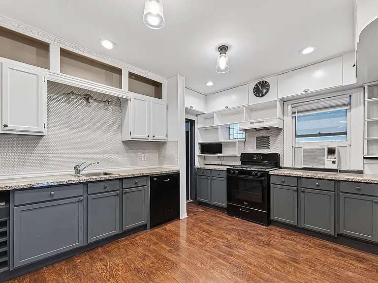 5618 Belmark St — Photo 9