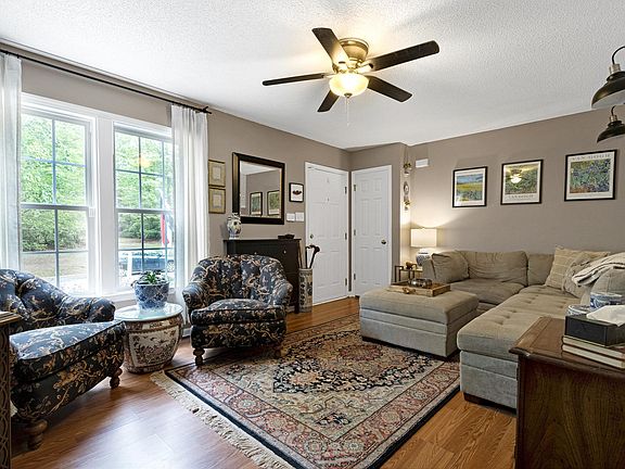4th image of 309 Cross Hill Ln