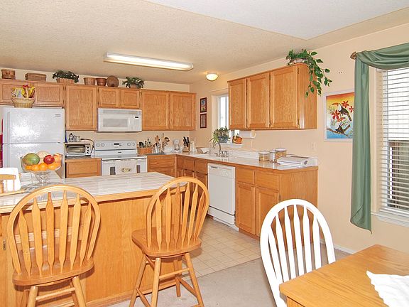 5th image of 860 SE 62nd Ave