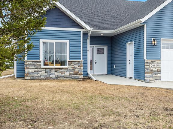2nd image of 209 Woodcrest Dr