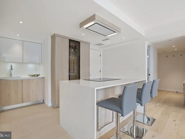 3 Washington Cir NW APT 607, Washington, DC 20037