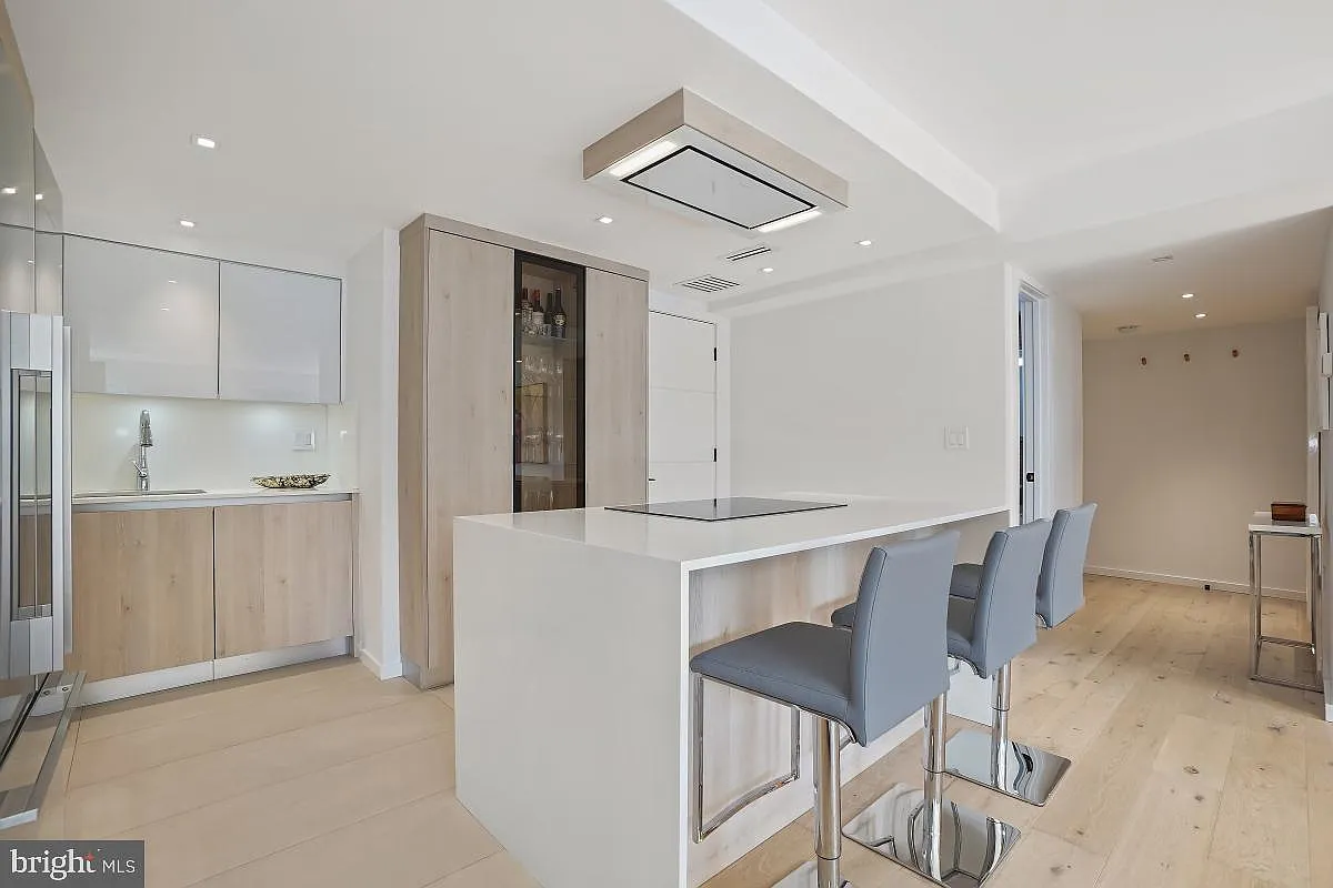 3 Washington Cir NW APT 607 photo 1