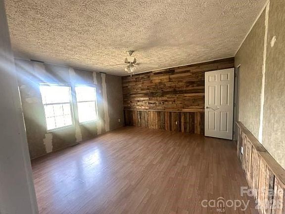 5th image of 123 Earls Ridge Rd