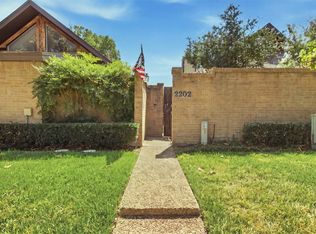 2202 Green Gate Dr, Arlington, TX 76012