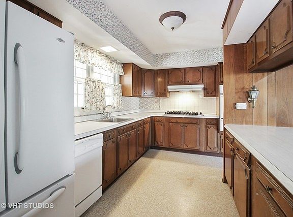 4th image of 3135 Plum Island Dr