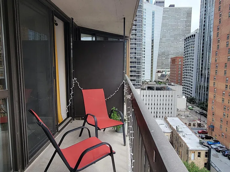 33 W Delaware Pl #13C — Photo 15