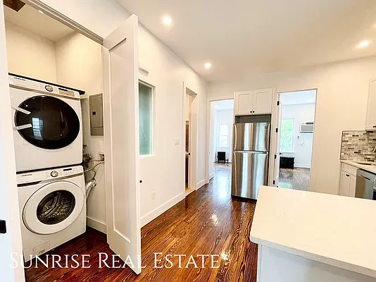 Rented by Sunrise Real Estate | media 10