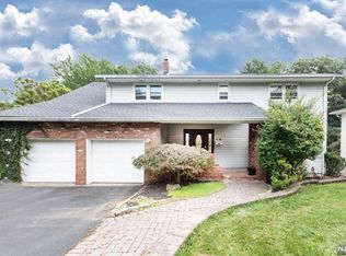 16 Halco Dr, Paramus, NJ 07652