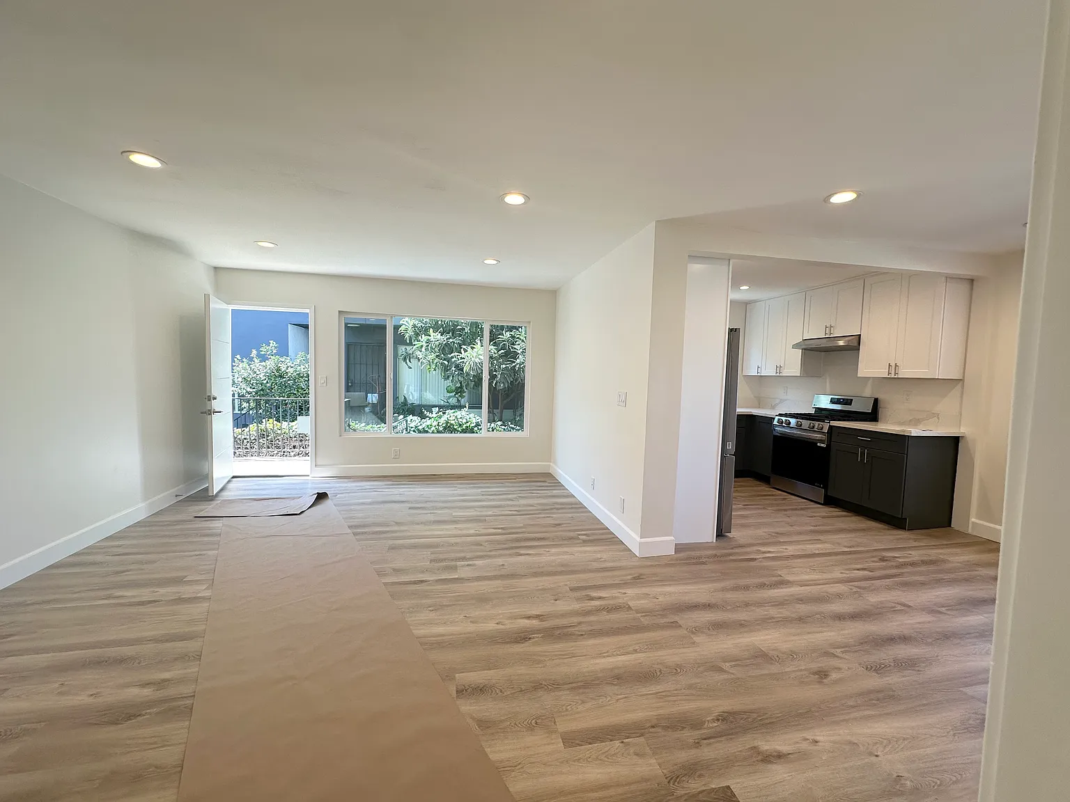 2 bed, 1.5 bath, 850 sqft, $2,900 — Photo 2