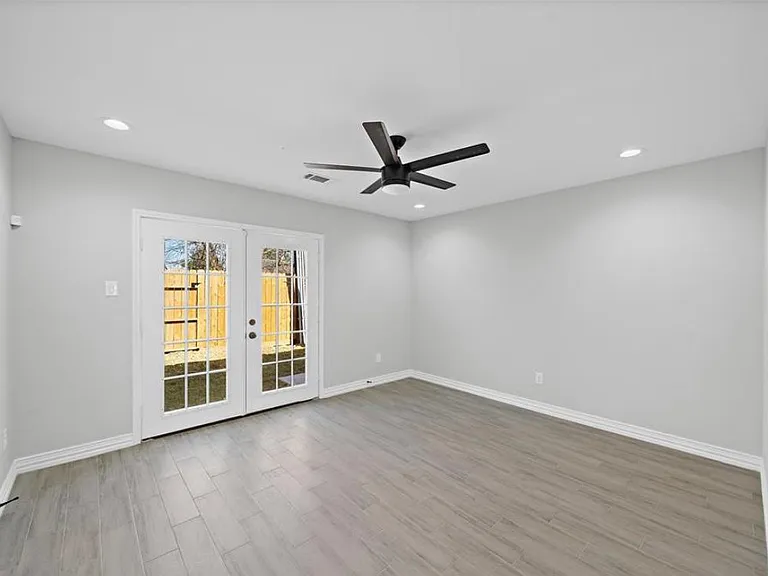 3425 Mount Pleasant St — Photo 2