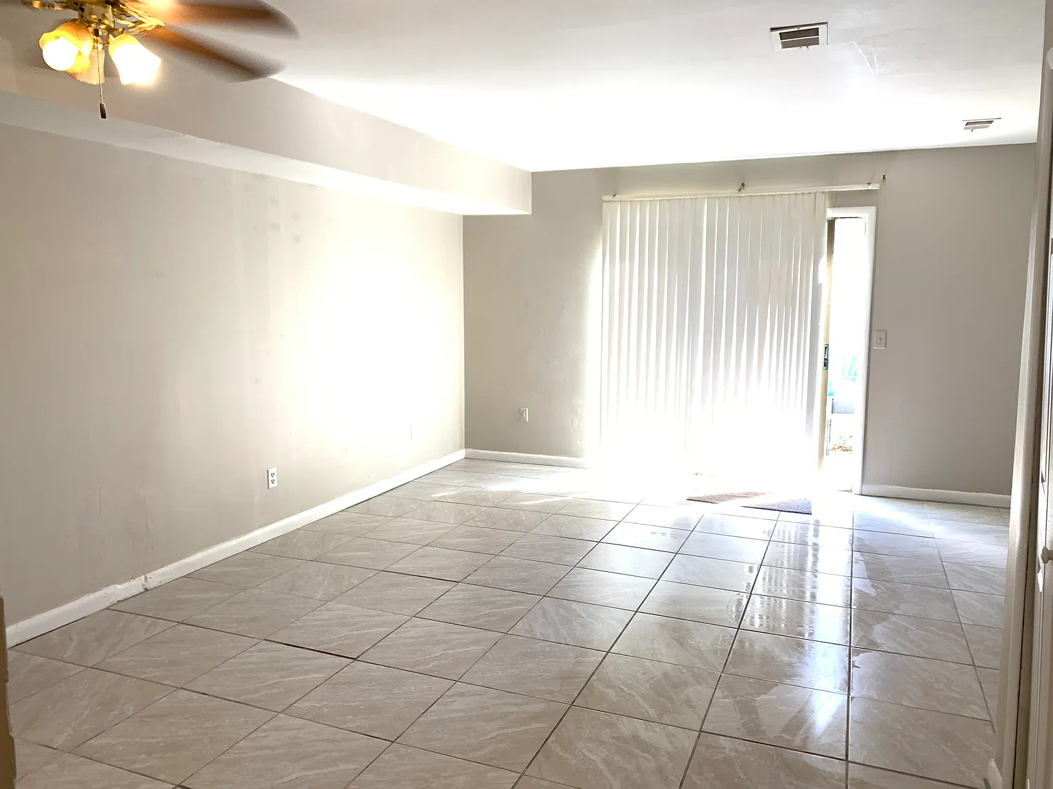 2 bed, 1.5 bath, 1100 sqft, $1,150 — Photo 3