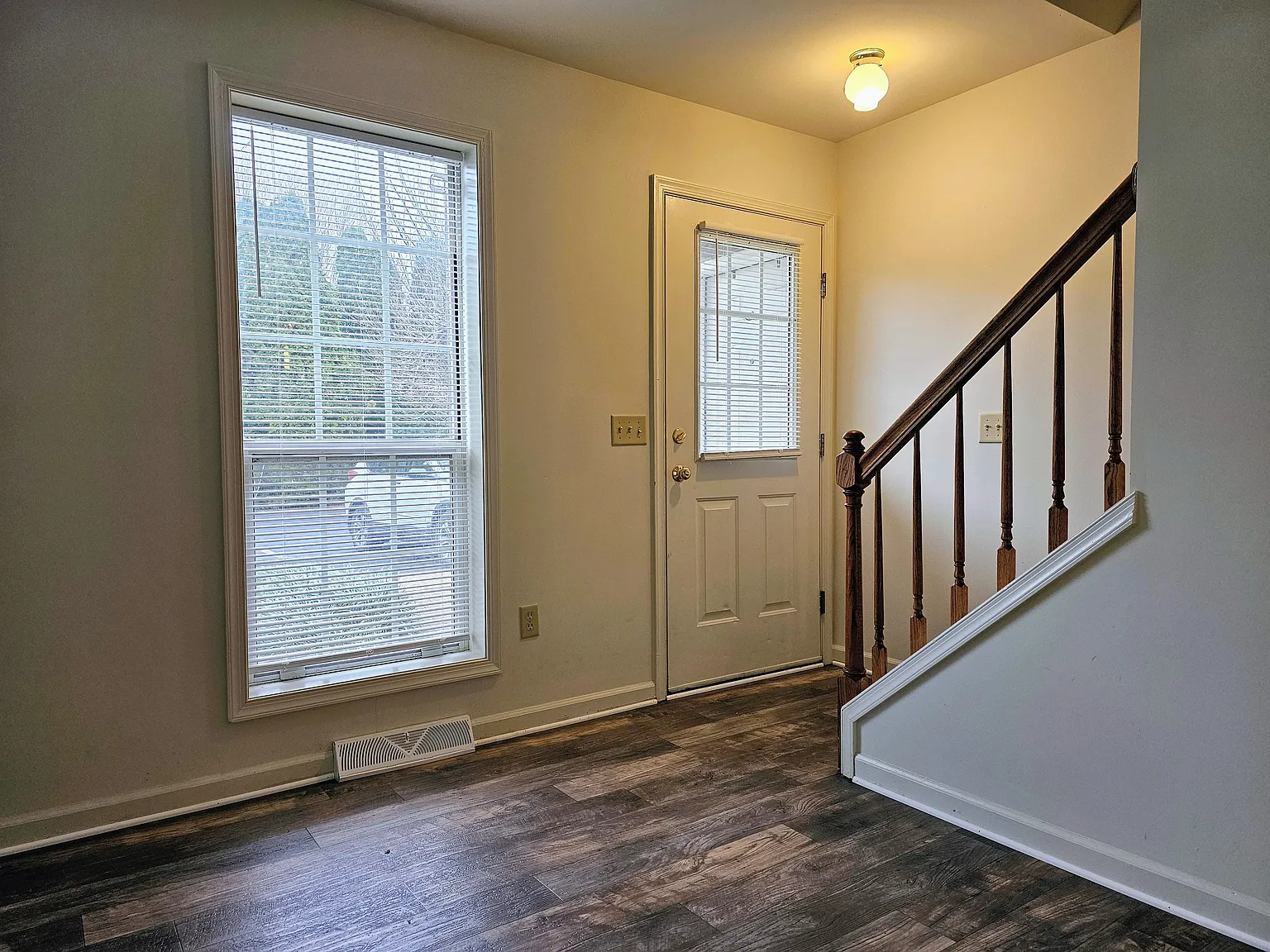 2 bed, 1.5 bath, 960 sqft, $1,575 — Photo 3
