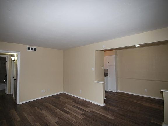 4th image of 5004 Live Oak St #104