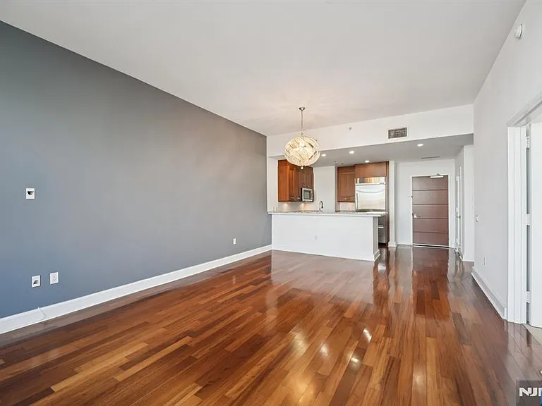 8100 River Rd #209 — Photo 6