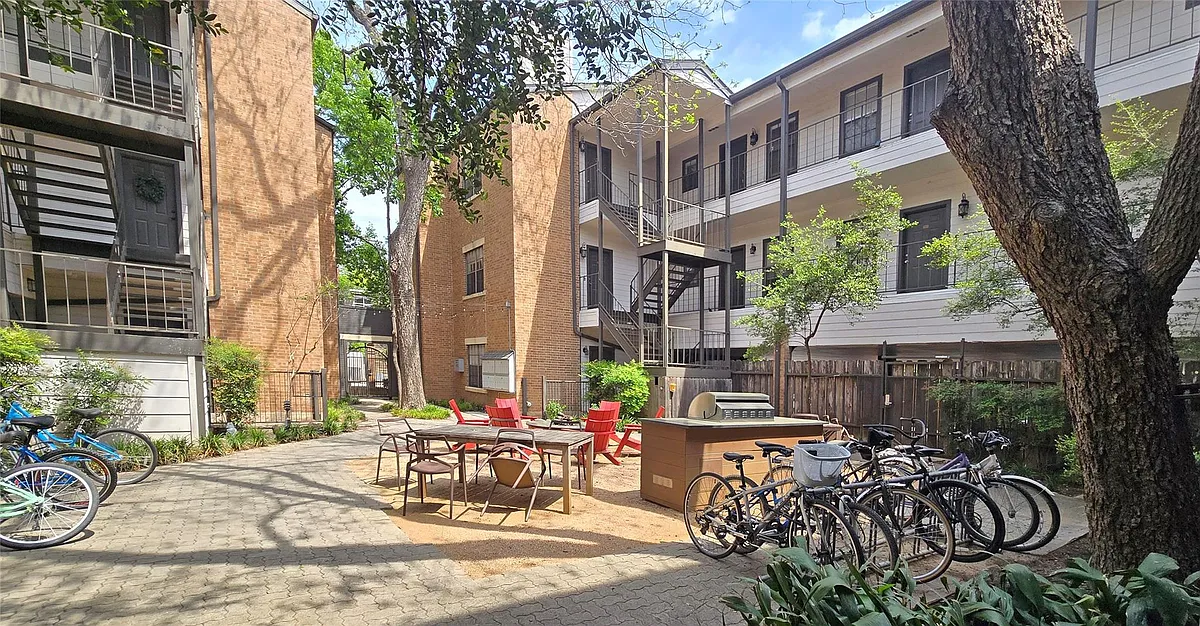 Building Photo - 203 E 31st St #207