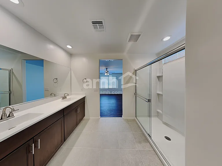 854 E Artesia Pl — Photo 12
