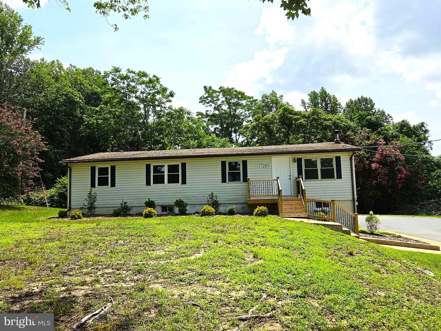 3 bed, 2430 sqft, $3,200 — Photo 2