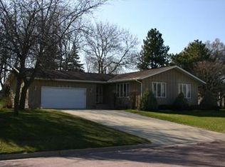 2412 Woodhurst Dr, Faribault, MN 55021