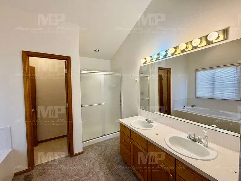 4400 Vista Dr — Photo 16