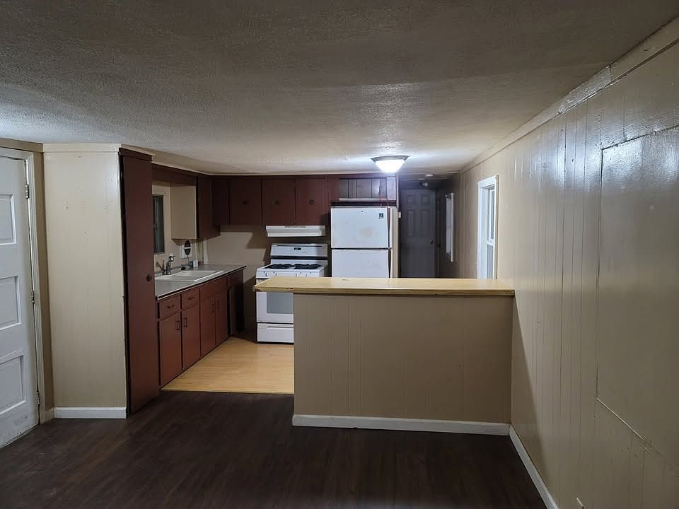 2nd image of 1632 Cragmont St