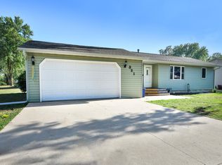 321 Woodland Dr, Owatonna, MN 55060