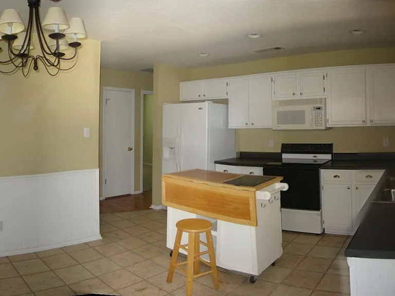 4208 Glennwood Dr — Photo 7