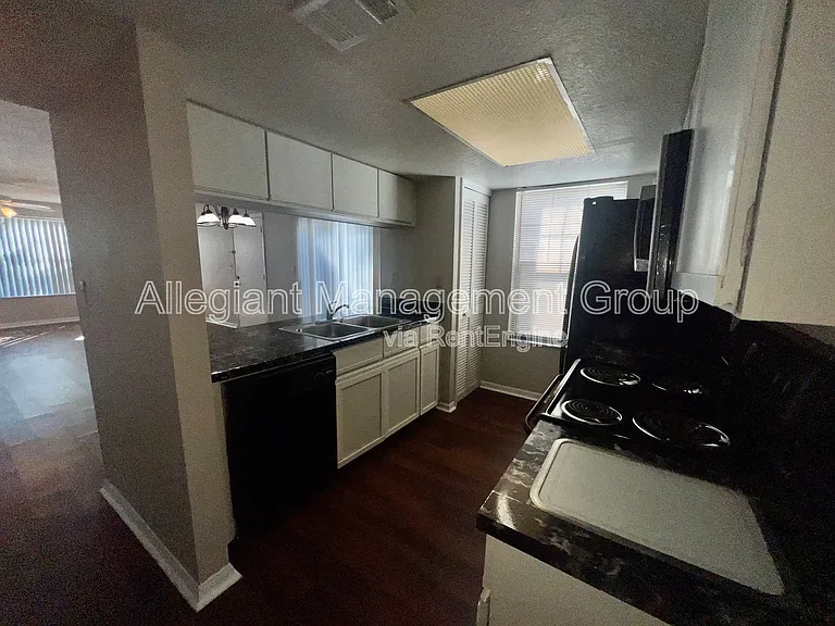2807 Rio Grande Trl — Photo 6