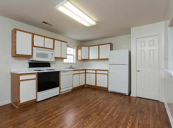 2nd image of 1742 Ashford Ct