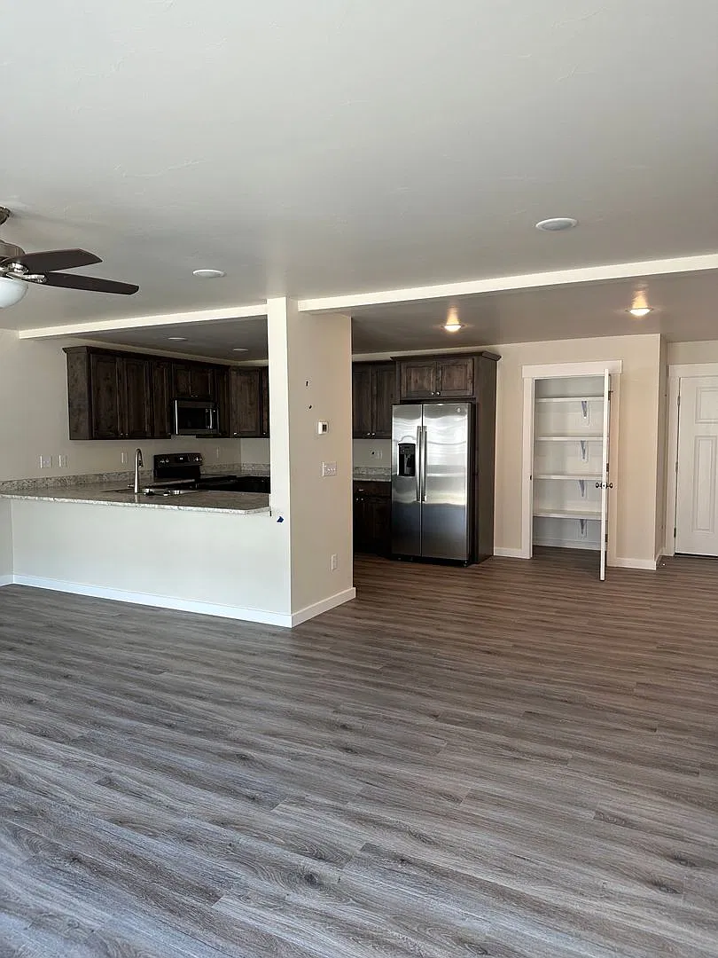709 Black Diamond — Photo 1