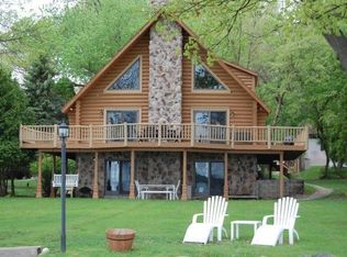 2018 Lakeview Dr, Delavan, WI 53115