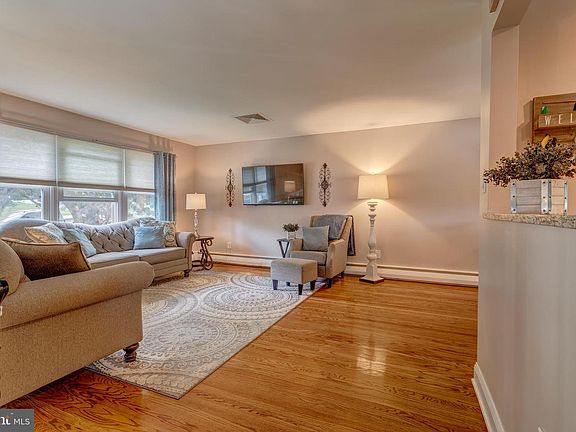 4th image of 3045 Highwoods Dr