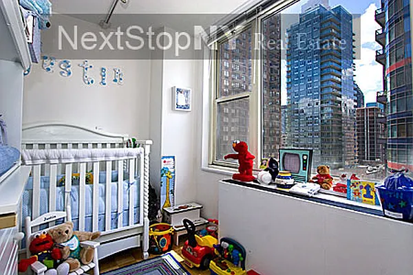 Sold by NextStopNY | media 24