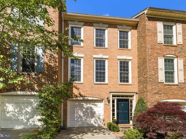 818 S Adams St, Arlington, VA 22204