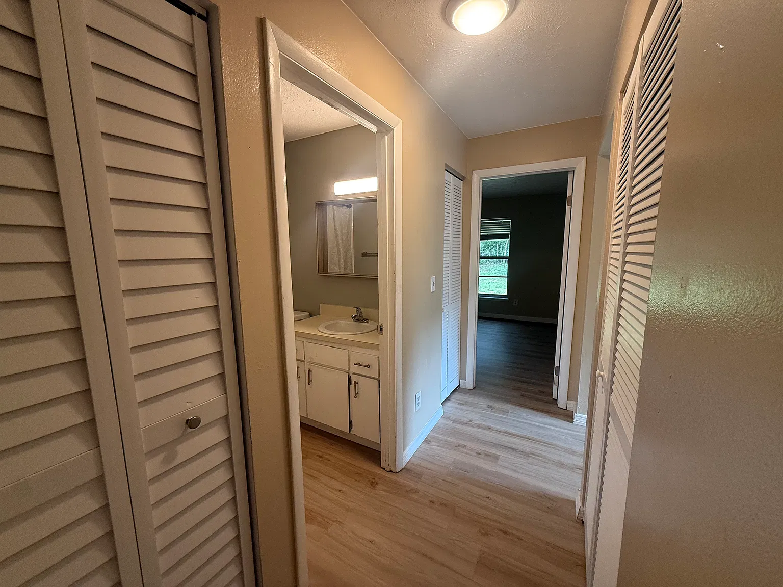 2 bed, 900 sqft, $1,150 — Photo 4