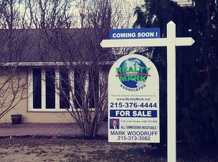 1567 Buck Hill Dr, Huntingdon Valley, PA 19006