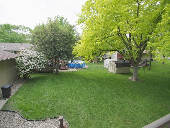 4th image of 808 10th Ave E