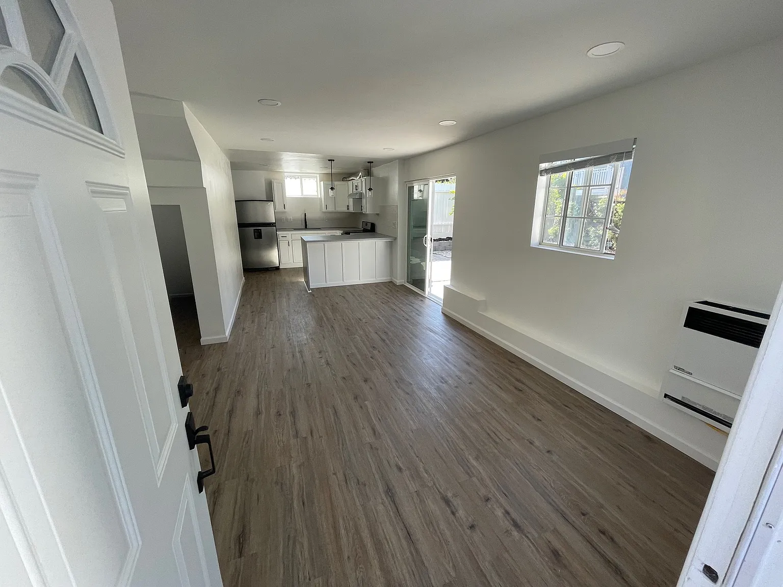 2 bed, 900 sqft, $3,675 — Photo 1