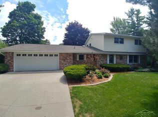 5455 Hilltop Dr, Bay City, MI 48706