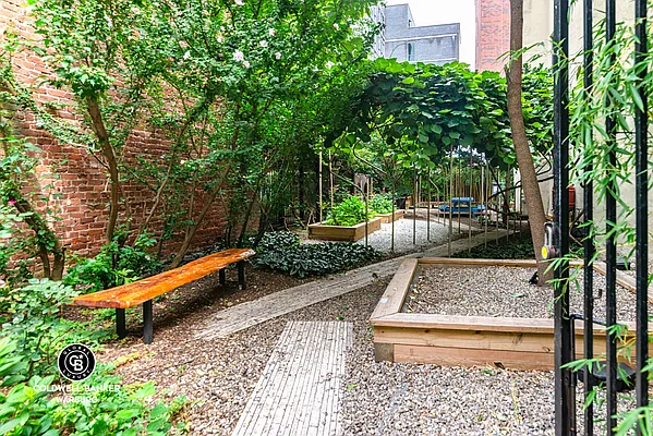 Rented by Coldwell Banker Warburg | media 8