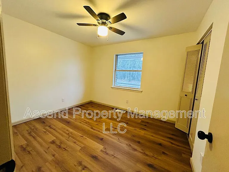 370 Julian Rd — Photo 13