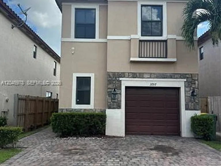 3797 NE 2nd St #Townhouse 3797 — Photo 6