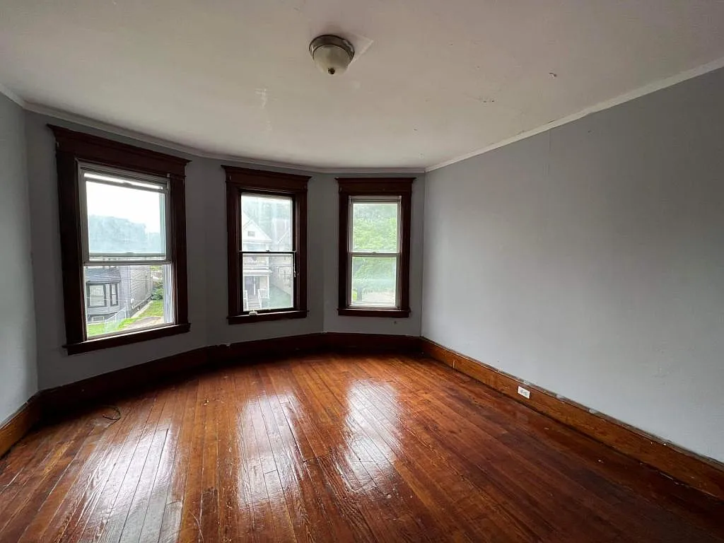 1502 Howard Ave — Photo 4