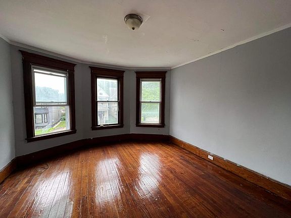 4th image of 1502 Howard Ave
