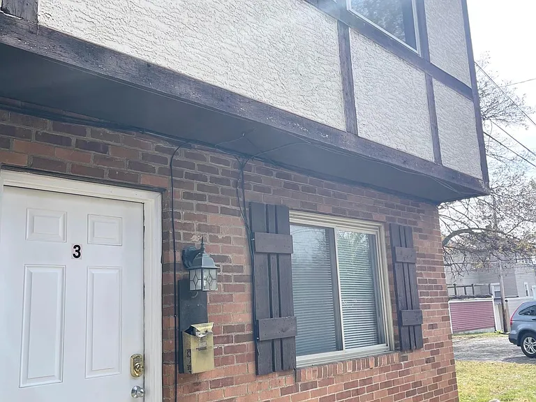135 E Maynard Ave — Photo 22