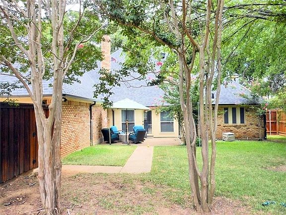 3rd image of 3030 Creekview Dr