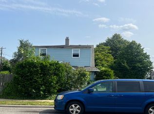 45 Kingfisher Rd, Levittown, NY 11756