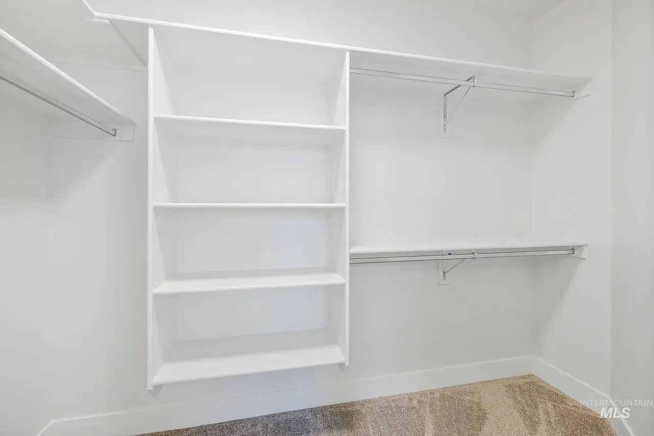 3 bed, 2.5 bath, 1805 sqft, $2,300 — Photo 2