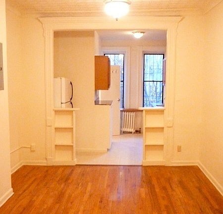 4th image of 211 Taaffe Pl APT 3R